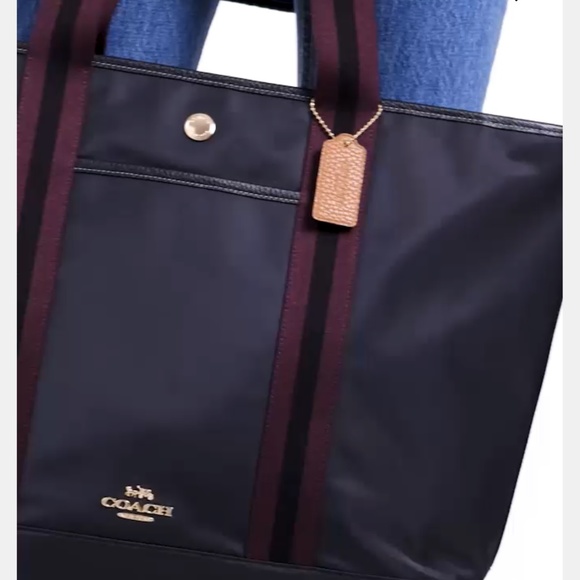 Coach Ellies Weekender - Picture 5 of 6